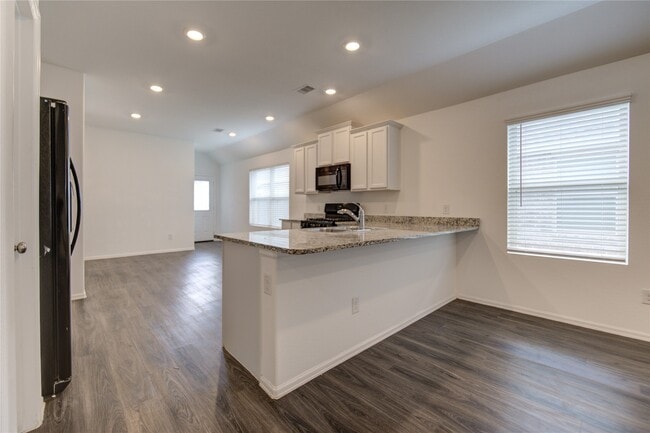 Building Photo - 5914 Dry Brush Pl