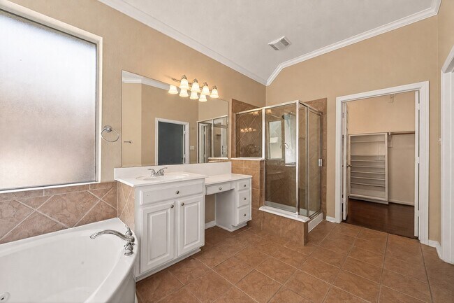 Building Photo - 8110 Clearwater Crossing