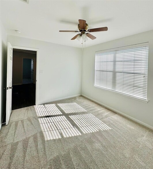 Building Photo - 2800 Canyon Valley Run