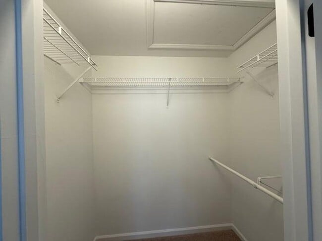 Building Photo - 201 Holmby Ct