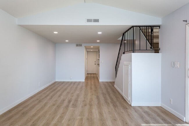 Building Photo - Charming Two Story Home!