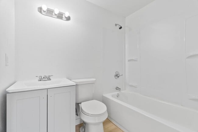 Building Photo - SECOND FLOOR APARTMENT WATER AND ELECTRICITY INCLUDED!!