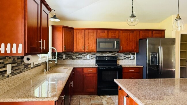 Building Photo - Spacious Volcano Home for Long-Term Rent