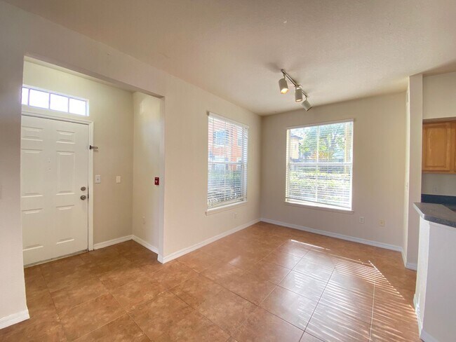 Building Photo - 6025 Westgate Dr