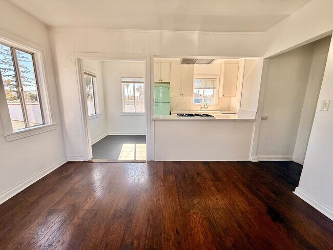 Building Photo - 1801 W 39th St