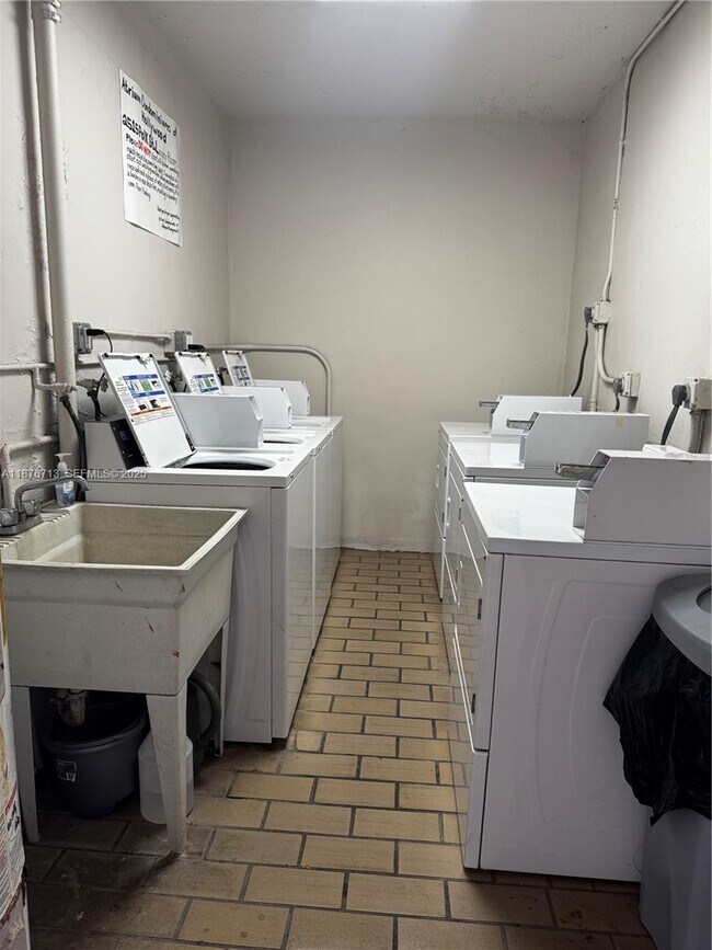 Building Photo - 2515 Polk St