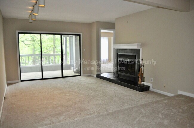 Building Photo - 700 Bishops Park Dr