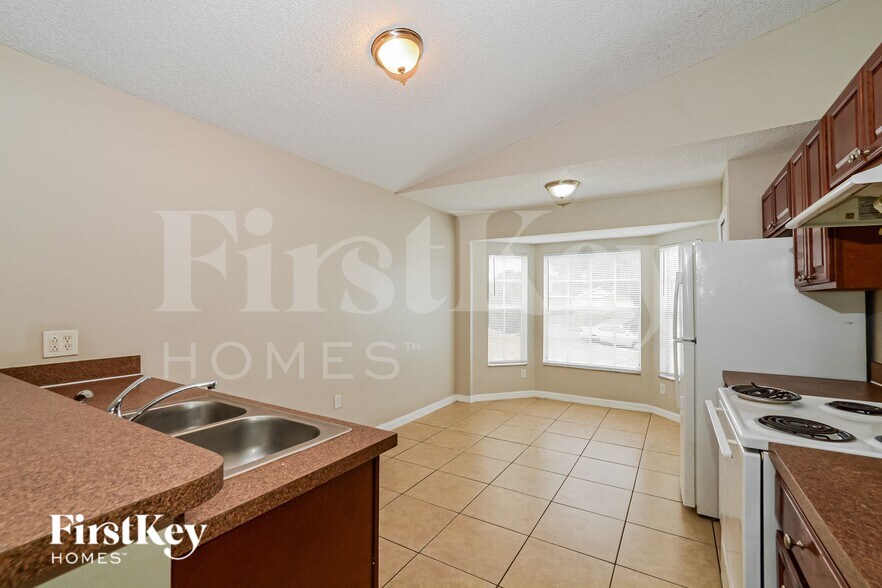 Building Photo - 6551 Viewpoint Ct