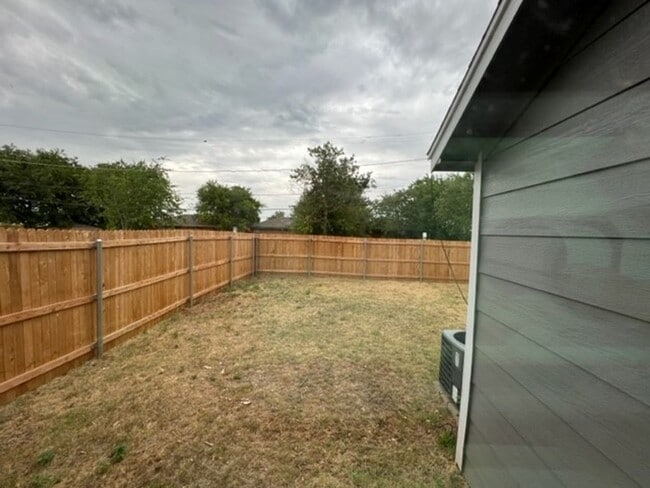 Building Photo - 2613 SW B Ave