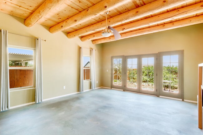 Building Photo - Three Bedroom, 2 Bathroom in newer Subdivi...
