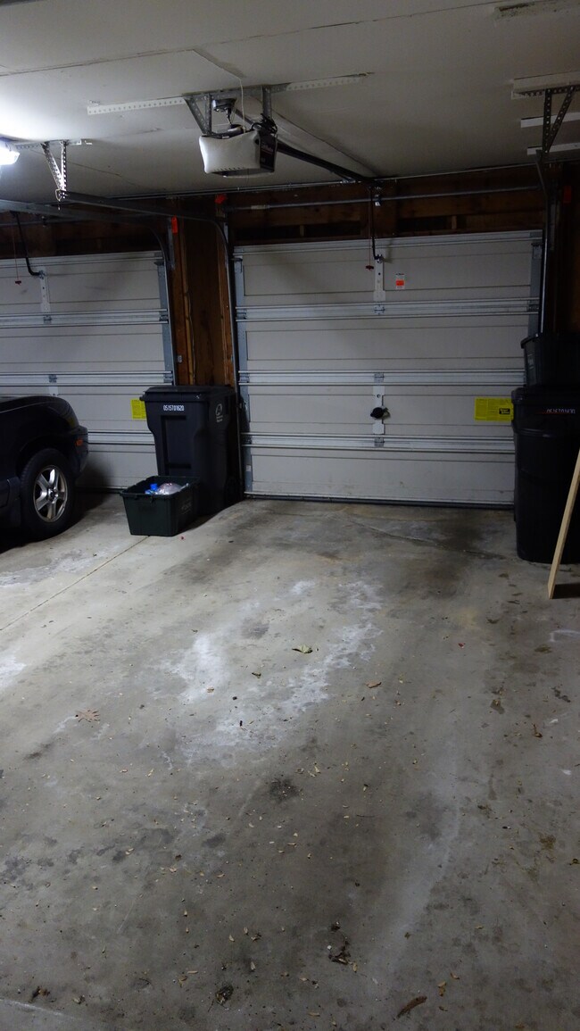 1 car garage - 36 Gant Cir