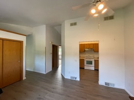 Building Photo - 816 Spellman St