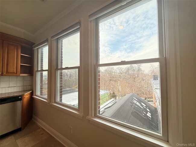 Building Photo - 123 Main St