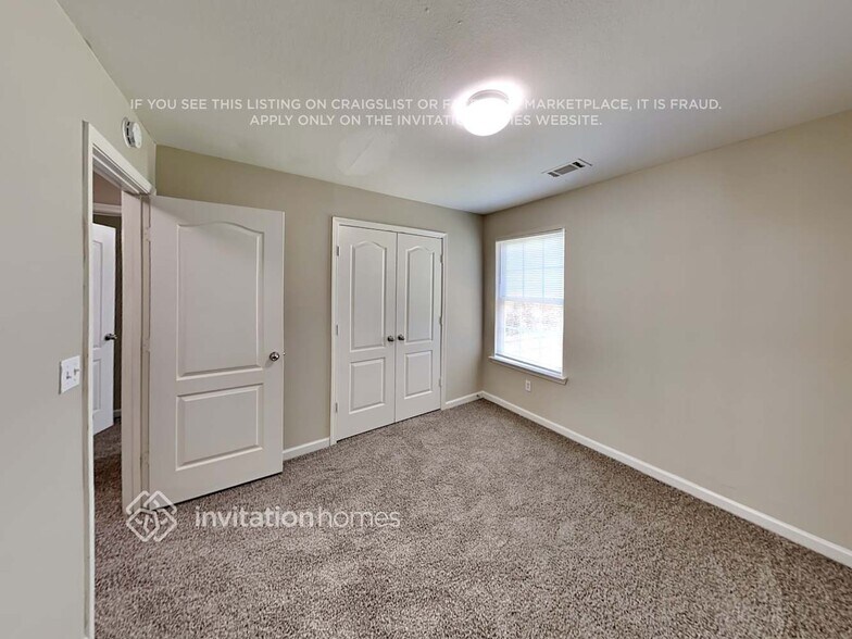 Building Photo - 235 Lakeside Point