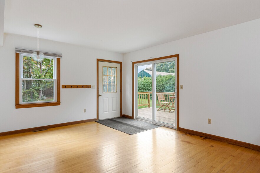 Building Photo - 250 Grey Birch Dr