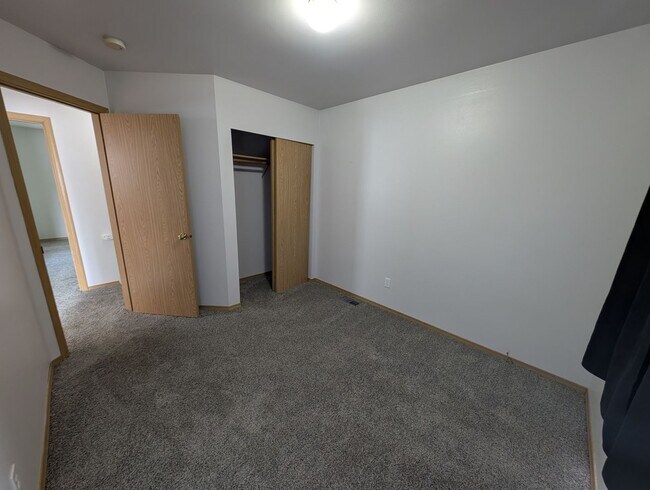 Building Photo - Tri Level, 3 Bedroom For Rent in Port Orchard - Available June 25th!