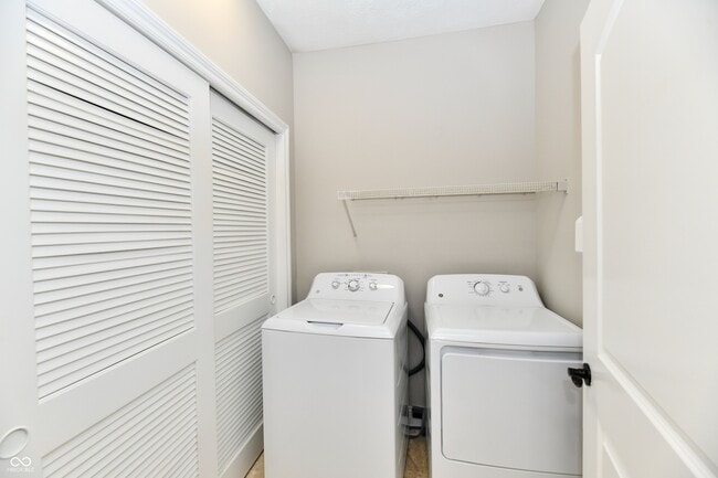 Building Photo - 8555 One W Dr