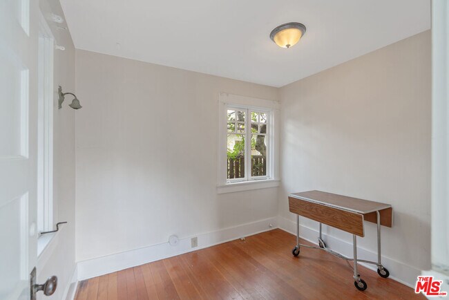 Building Photo - 655 S Hudson Ave