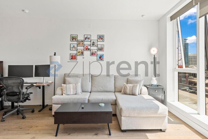 Building Photo - Unit 10710