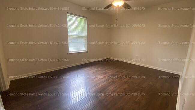 Building Photo - 4 bedroom 2 bath home for rent