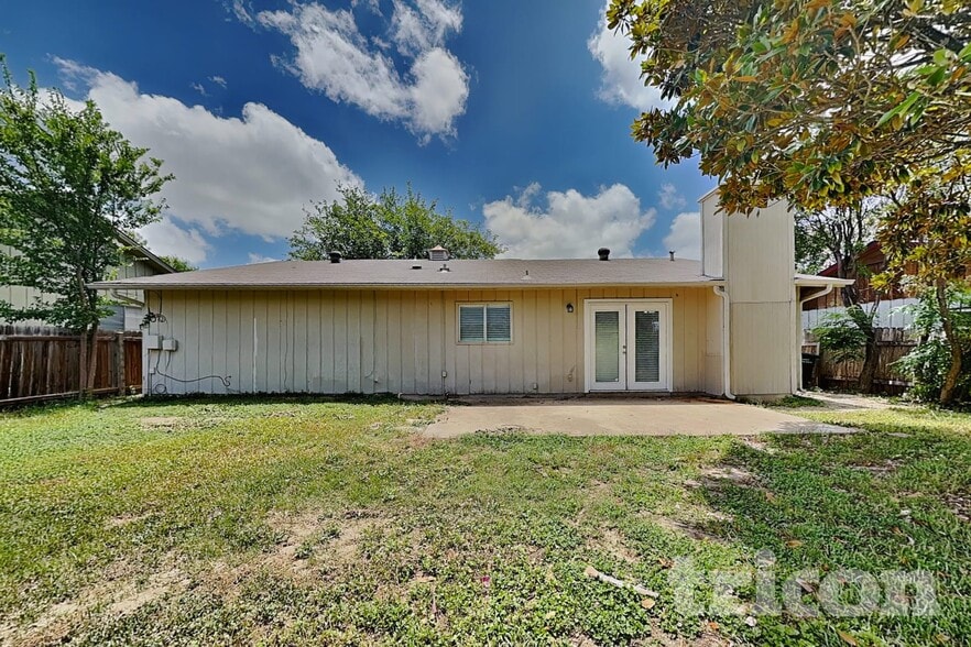 Building Photo - 5815 Brambletree St