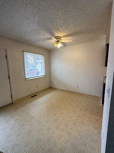 Primary Photo - 2021 9th Ave N