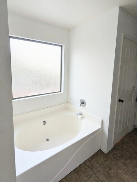 Building Photo - 33966 N Mercedes Dr