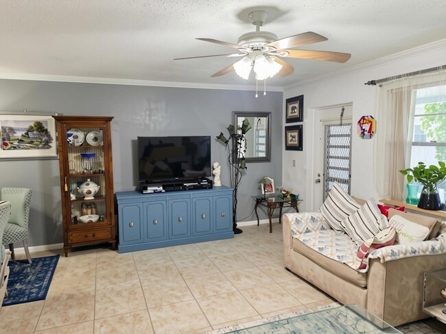 Building Photo - 563 Durham Cir