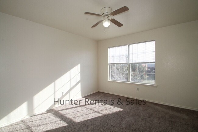 Building Photo - 2809 Leroy Cir