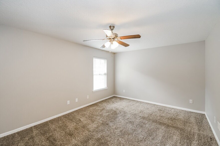 Building Photo - 1760 Glen Laurel Dr