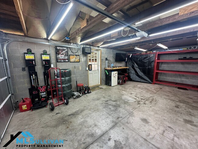 Building Photo - 1516 London Cir