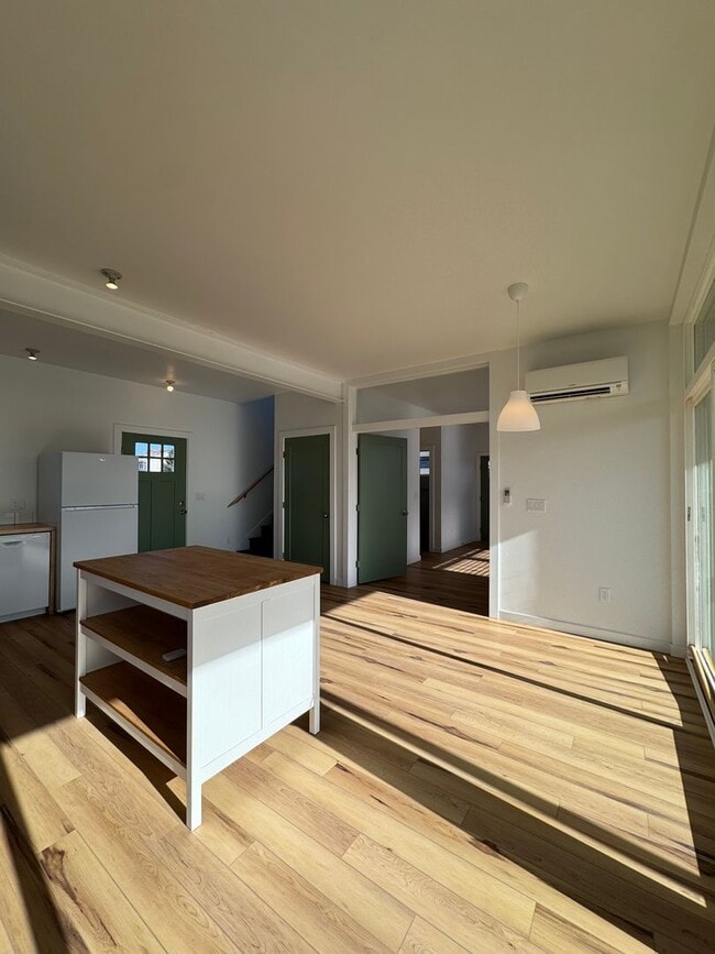 Building Photo - 404 Windsor Court
