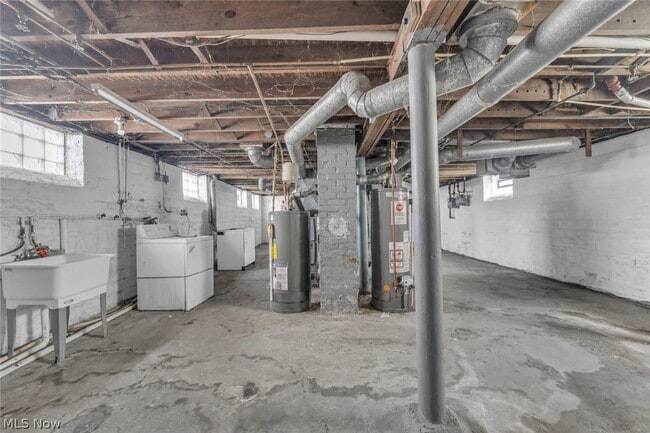 Building Photo - 10602 Langton Ave