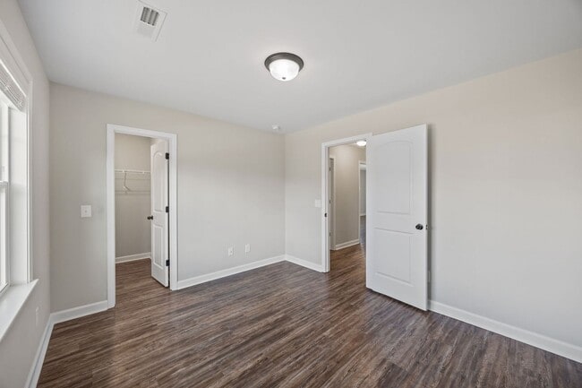 Building Photo - Welcome to Peyton's Lake!