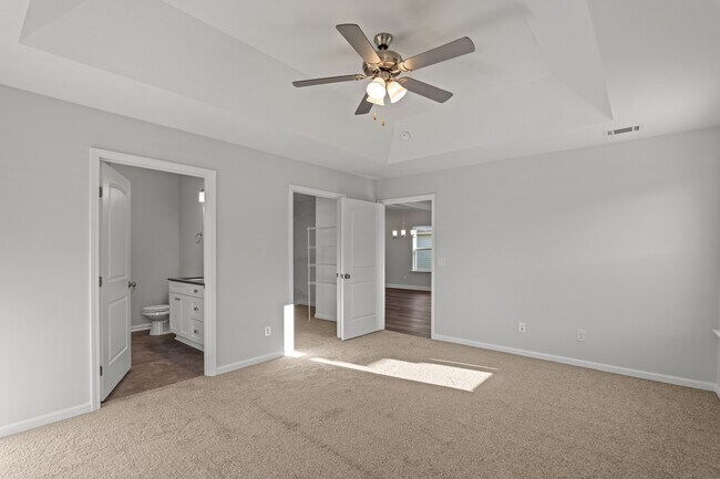 Building Photo - 8164-8164 Snelling Dr