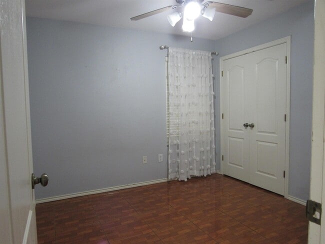 Building Photo - 9310 Albany Dr