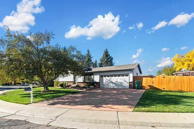 Primary Photo - 3 Bed 2 Bath Home with HUGE Yard Available...