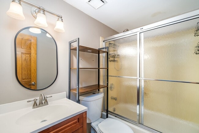 Building Photo - Stunning 4-Bedroom Home with 5 Full Baths + Hot Tub, Wooded Retreat