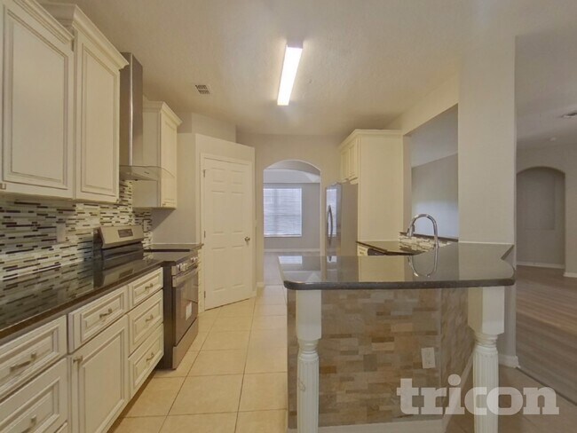 Building Photo - 2803 Eagle Lake Dr