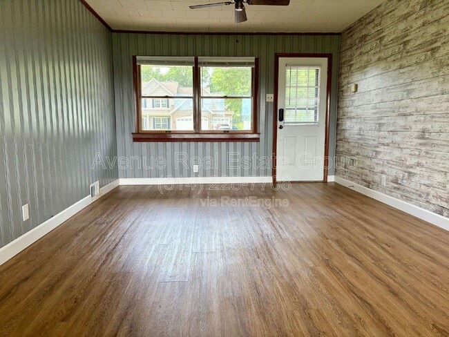 Building Photo - 608 Connie Ln