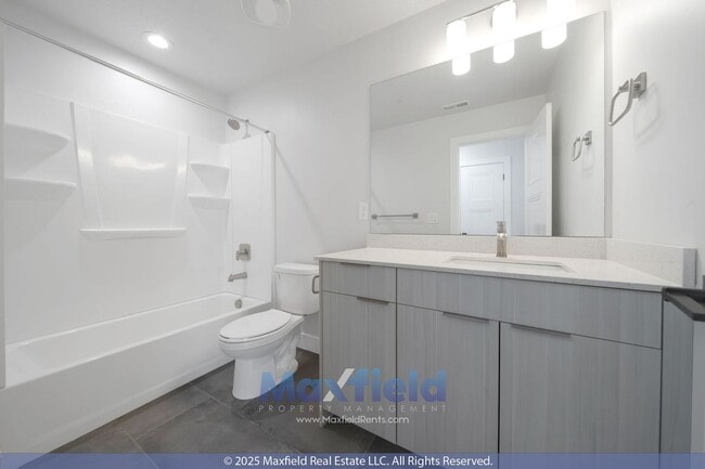 Building Photo - Spacious Twin Home - EV friendly - North S...