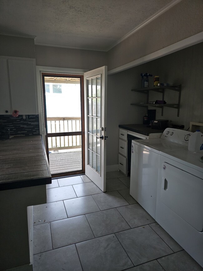 Building Photo - 5208 Bernardo De Galvez Ave