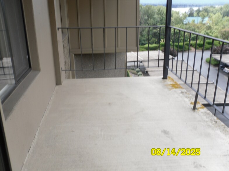 Building Photo - 5575 E Evergreen Blvd