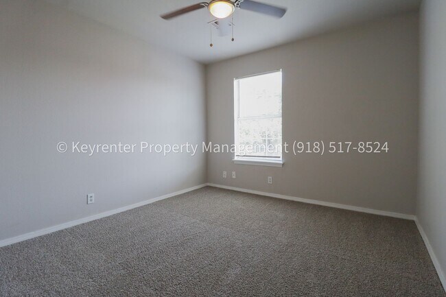 Building Photo - 3 Bed | 1.5 Bath in Central Tulsa!
