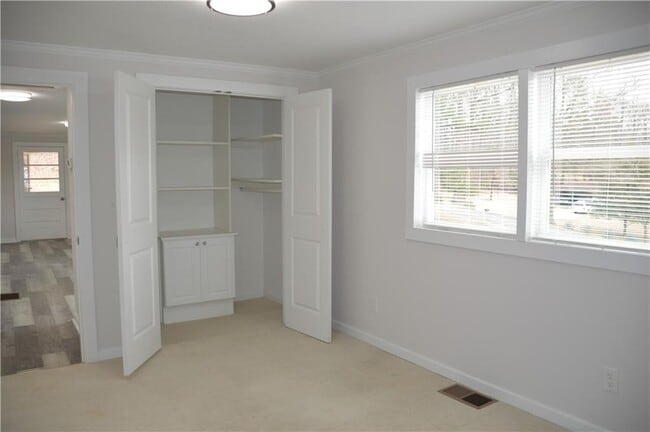 Building Photo - 3227 Hilltop Cir