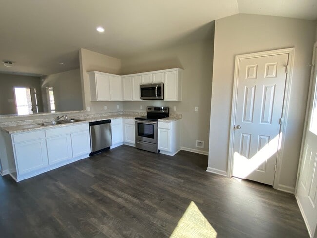 Building Photo - NEW  4bed/2bath Home!!!