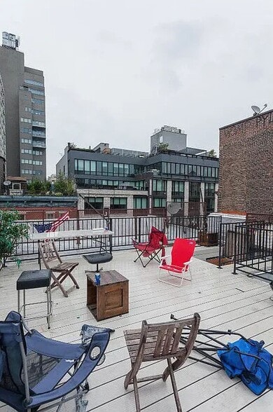 Building Photo - 204 E 13th St