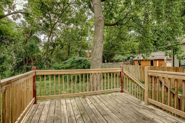 Building Photo - 2431 E 68th St