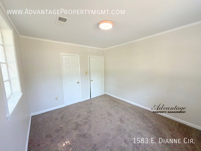Building Photo - 1583 E Dianne Cir