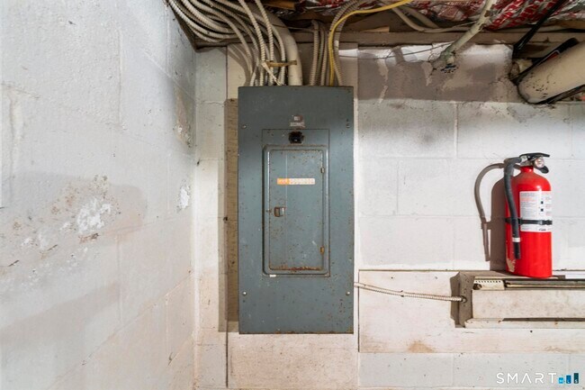 Building Photo - 84 Taylor Ave